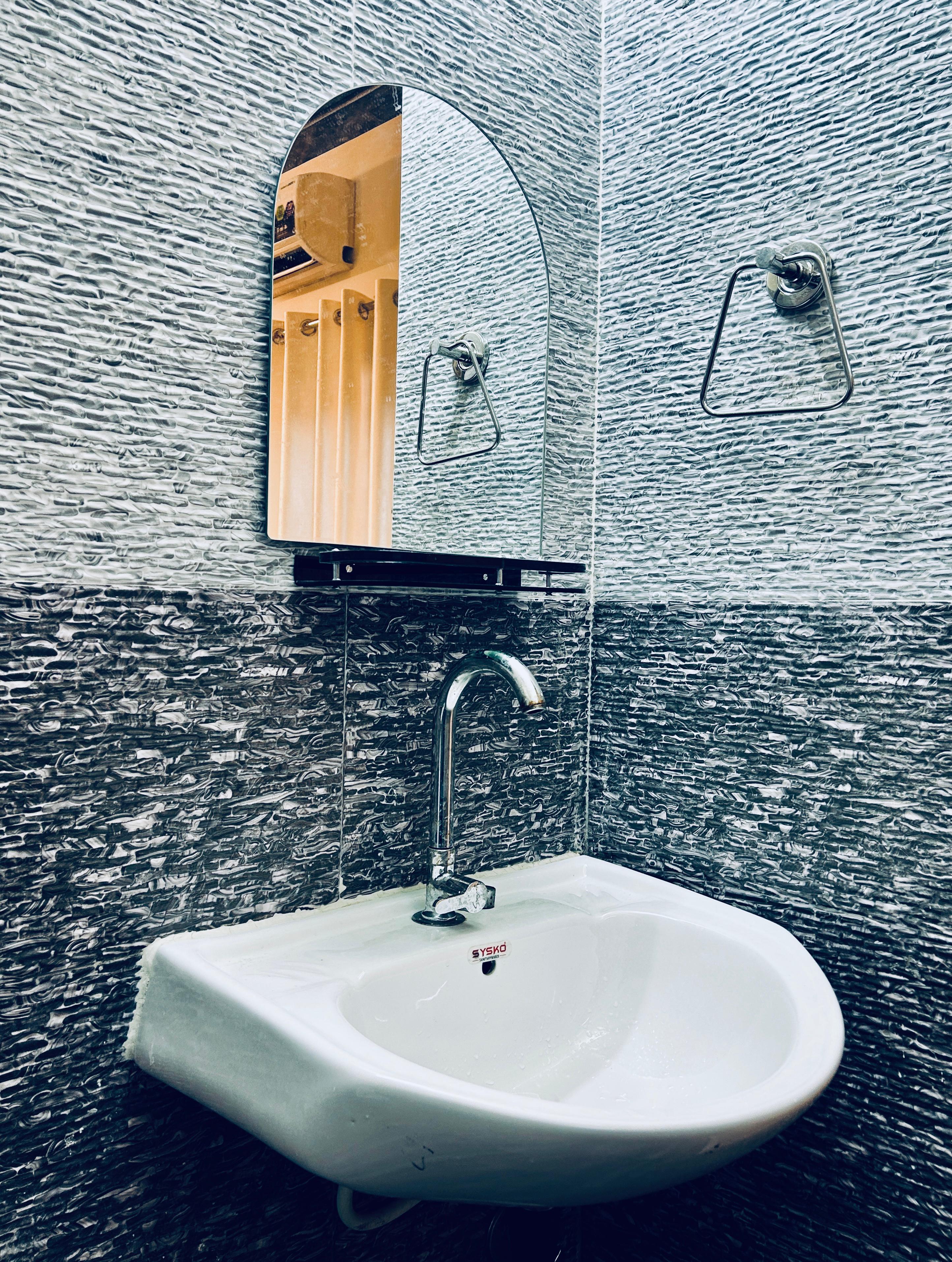 StayEasy Cedar Near Westin Kolkata - Tap to explore photos