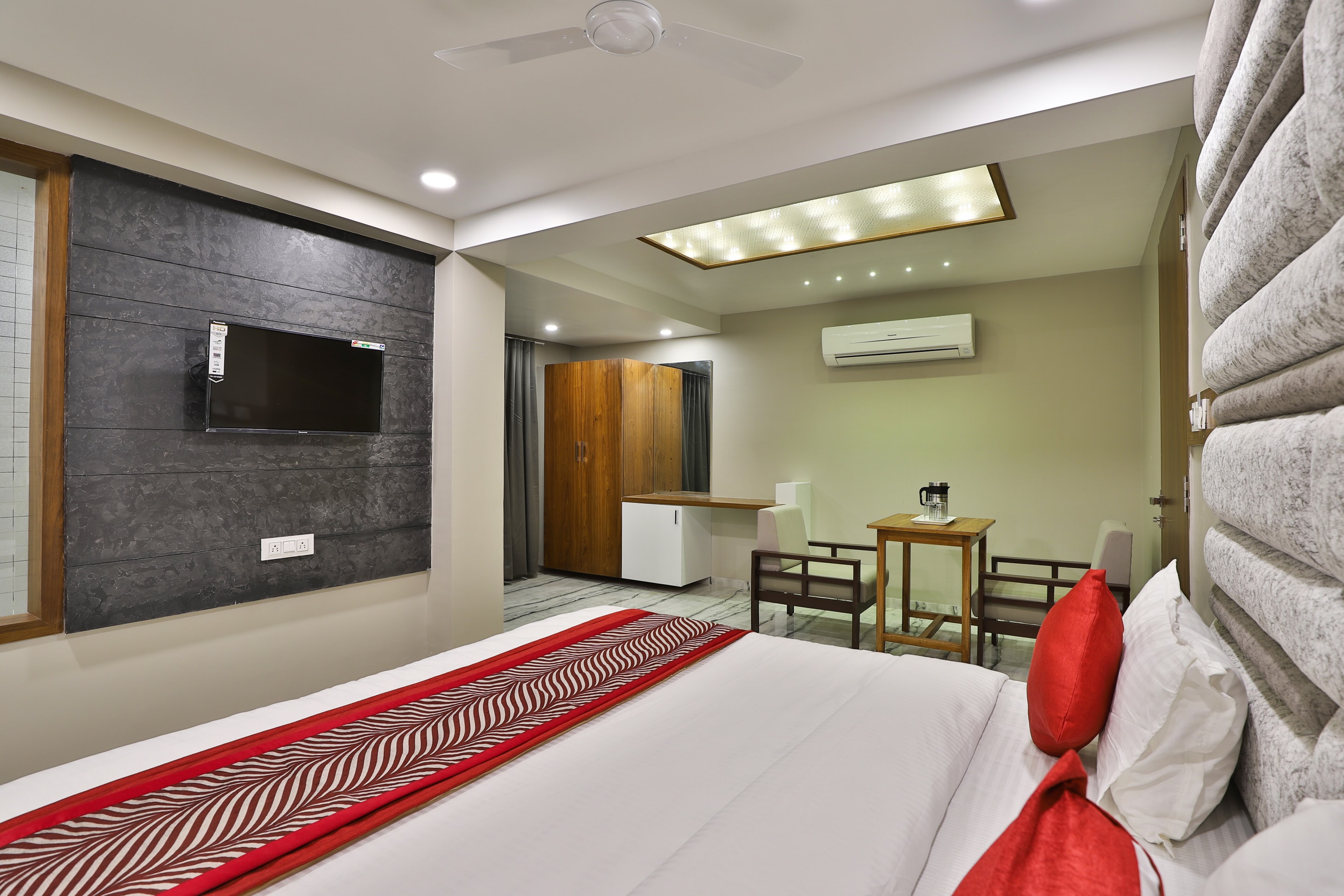 Hotel Balaji villa - Tap to explore photos