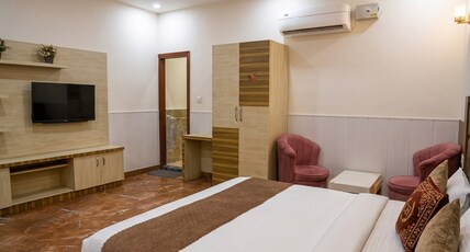 Hotel Amour Chandigarh Zirakpur Room Type - Luxury King Bed