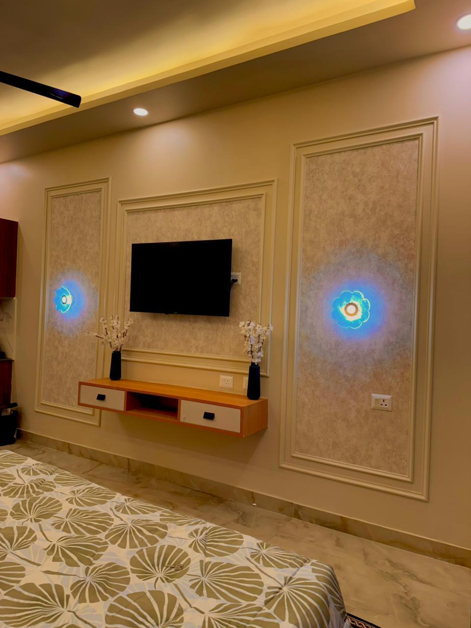 Gaur City Studio Rooms at 17th Floor by Sky Studios - Tap to explore photos