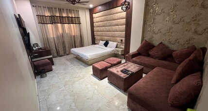 Hotel Crown Inn Room Type - Suite Room