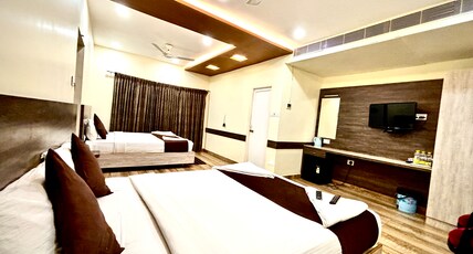 Udhayam Inn Room Type - Family Room Executive Air-Conditioned ( 02 QUEEN SIZE BED) Udhayam Inn Room Type - Family Room Executive Air-Conditioned ( 02 QUEEN SIZE BED)