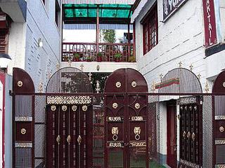 Yak Tail - Tap to explore photos