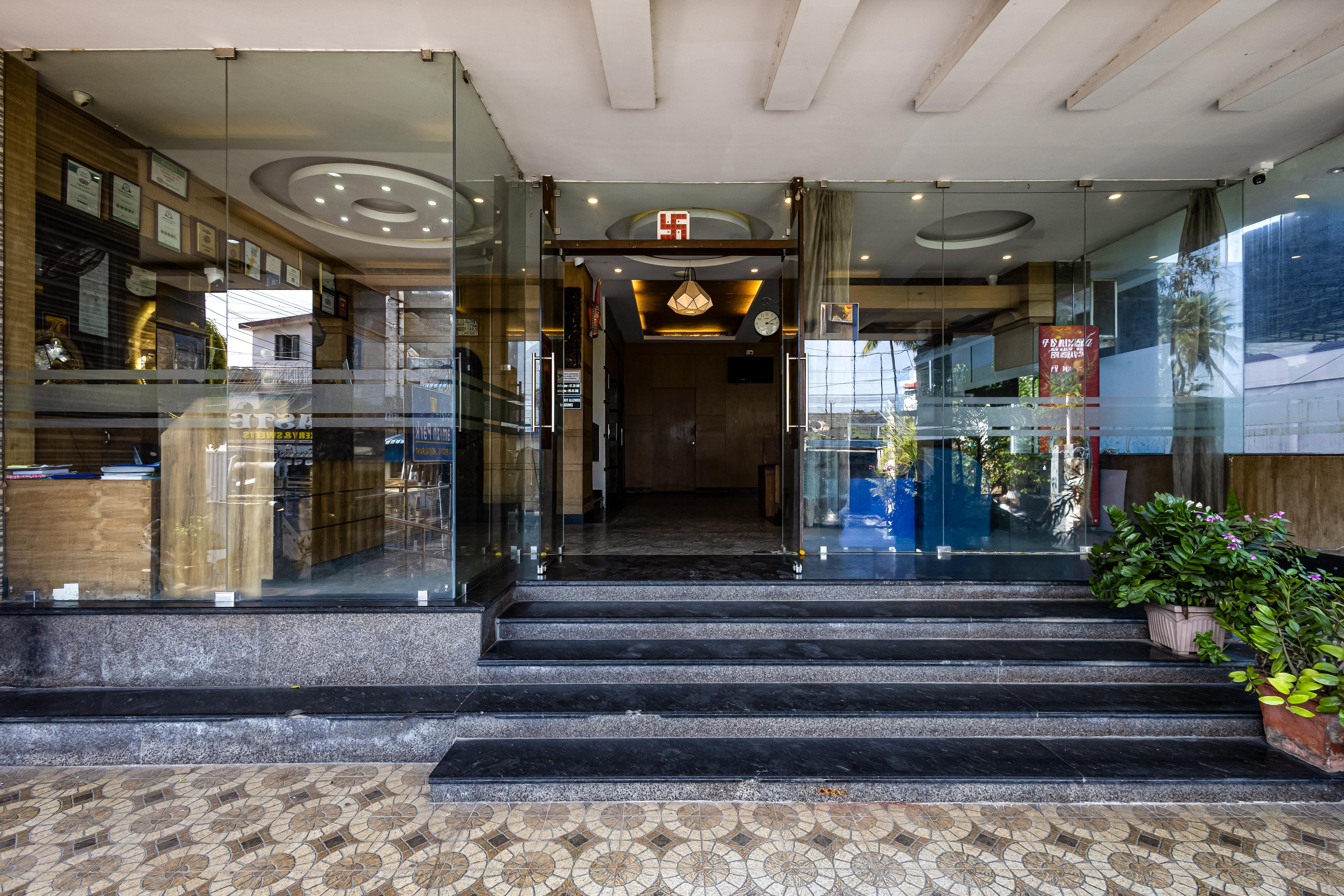 Hotel Tamizh Park - Tap to explore photos