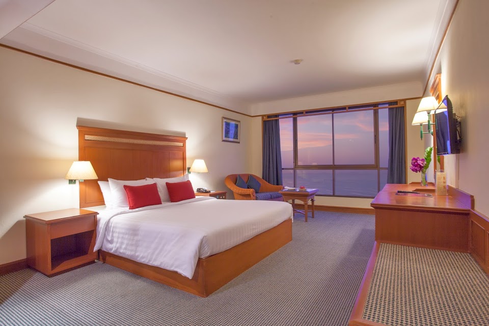 CHOLCHAN PATTAYA BEACH RESORT - Tap to explore photos