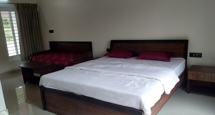 Chola Lakeview Stay Inn | Rooms & Caretaker Room Type - Lake View Cottage Room