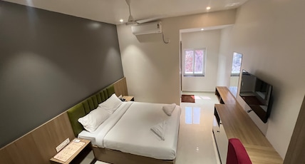 Ishika Grand Room Type - Standard Room with Air Conditioning