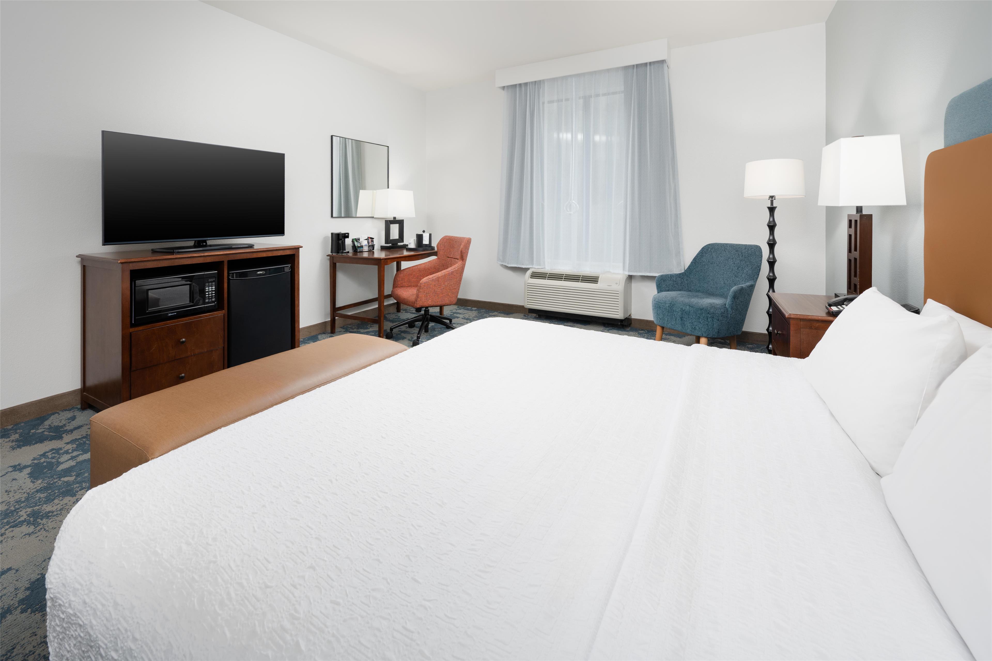 Hampton Inn Cleveland - Tap to explore photos