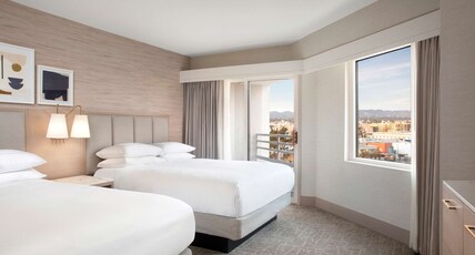 Hilton Santa Monica Hotel & Suites Room Type - 2 DBL BEDS 1 BEDROOM SUITE
