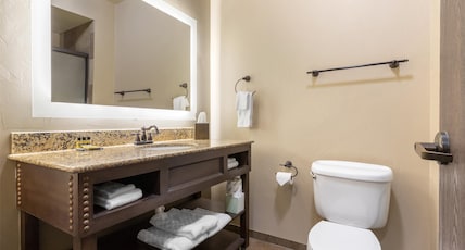 Best Western Plus Cimarron Hotel & Suites Room Type - Suite-1 King 1 Queen, Non-Smoking, Two Bedrooms, Sofabed, Lounge Area, Microwave And Refrigerator, F