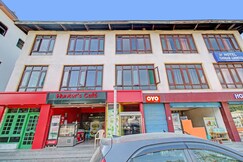 Hotel O Hunter's & Cafe