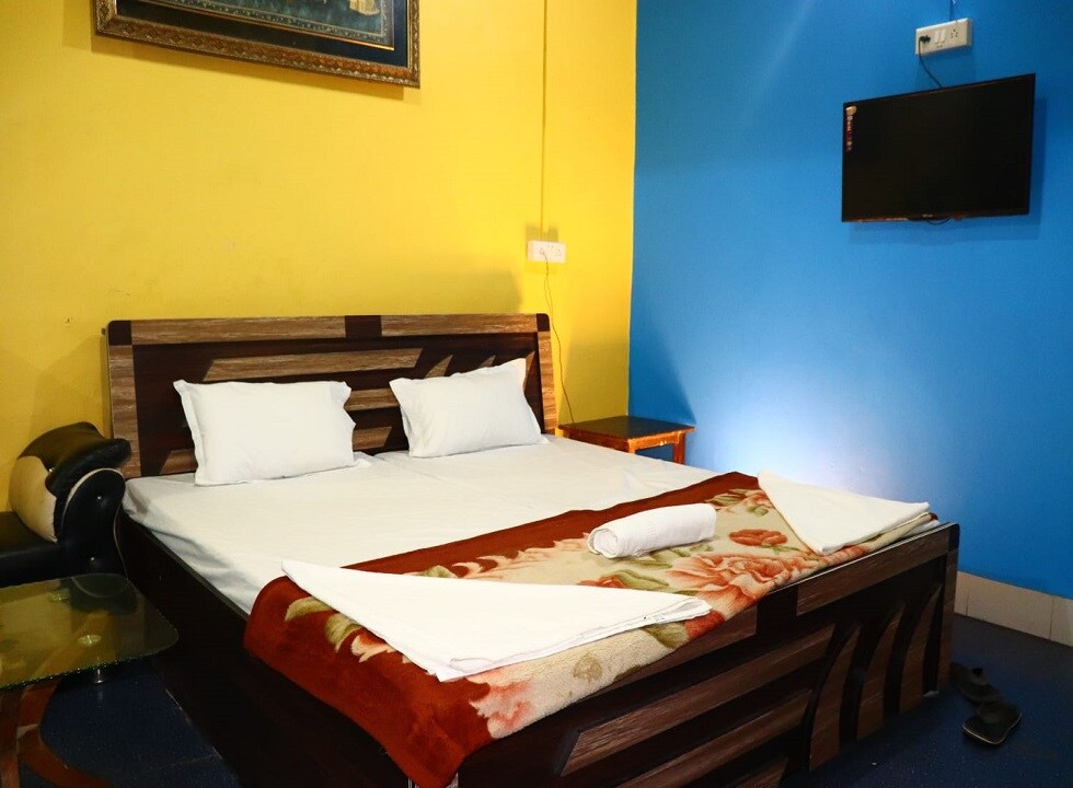 Sai Kripa Guest House - Tap to explore photos