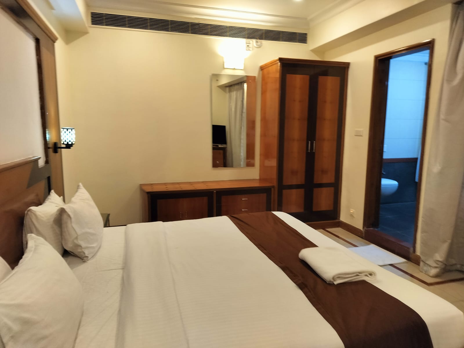 Vibe Vacation Hotel, Visakhapatnam Stay in the Heart of the City - Tap to explore photos