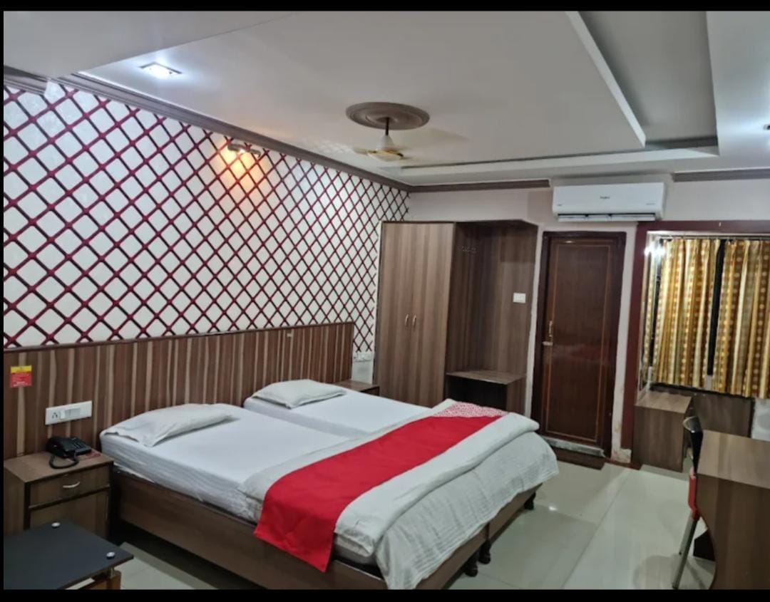 Venus Next - Tap to explore photos