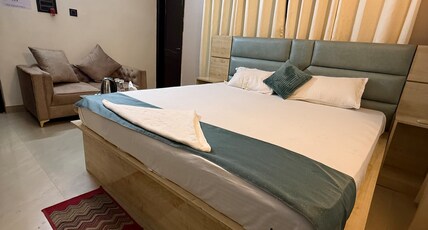 HOTEL ALASKA Room Type - Deluxe Room with free Wifi