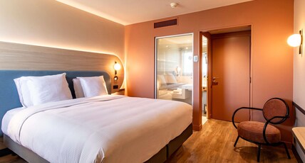 Mercure Angouleme Hotel de France Room Type - Double Room with king-size bed