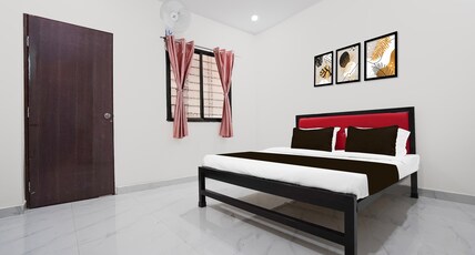 Hotel O Mid-Night Inn Room Type - Classic