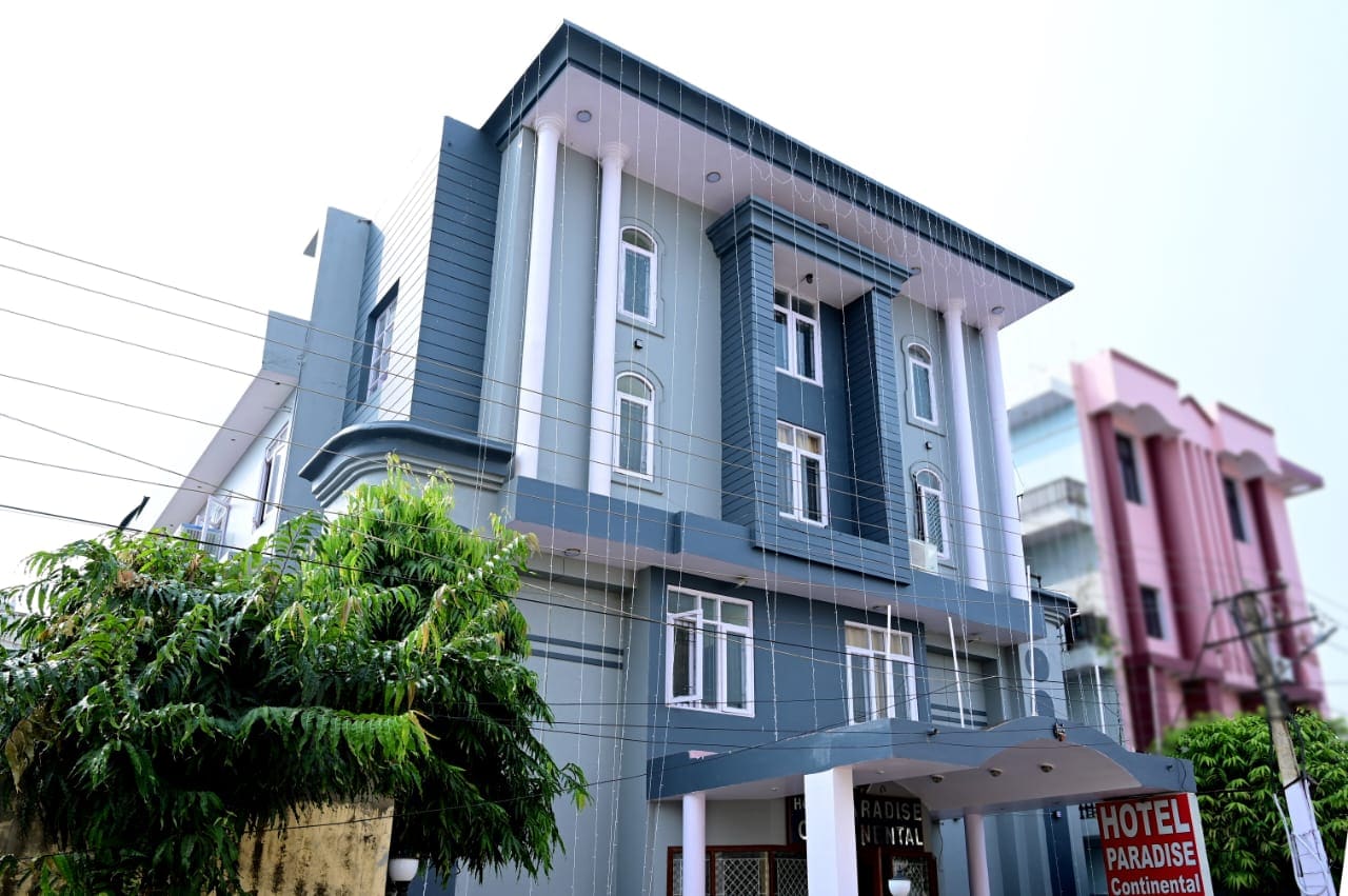 Hotel Paradise Continental 800 Meters from Railway Station - Tap to explore photos