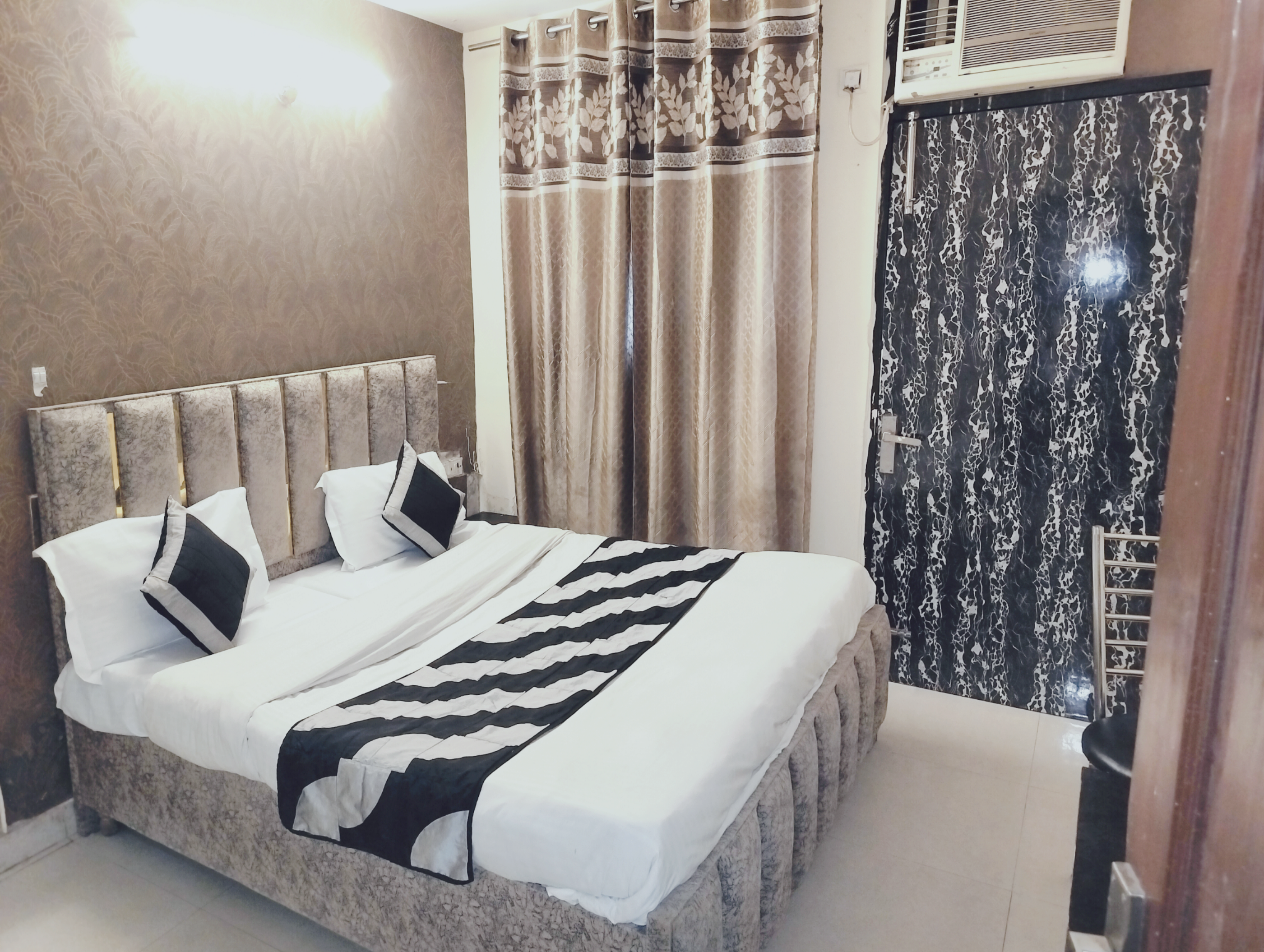 Hotel Du Rooms by Green Snapper Near Kamla Nagar - Tap to explore photos