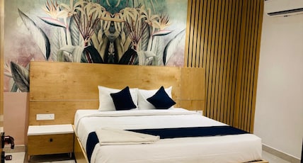 A CELEBRATIONS Room Type - Honeymoon Deck