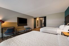 Tru by Hilton Novi Detroit