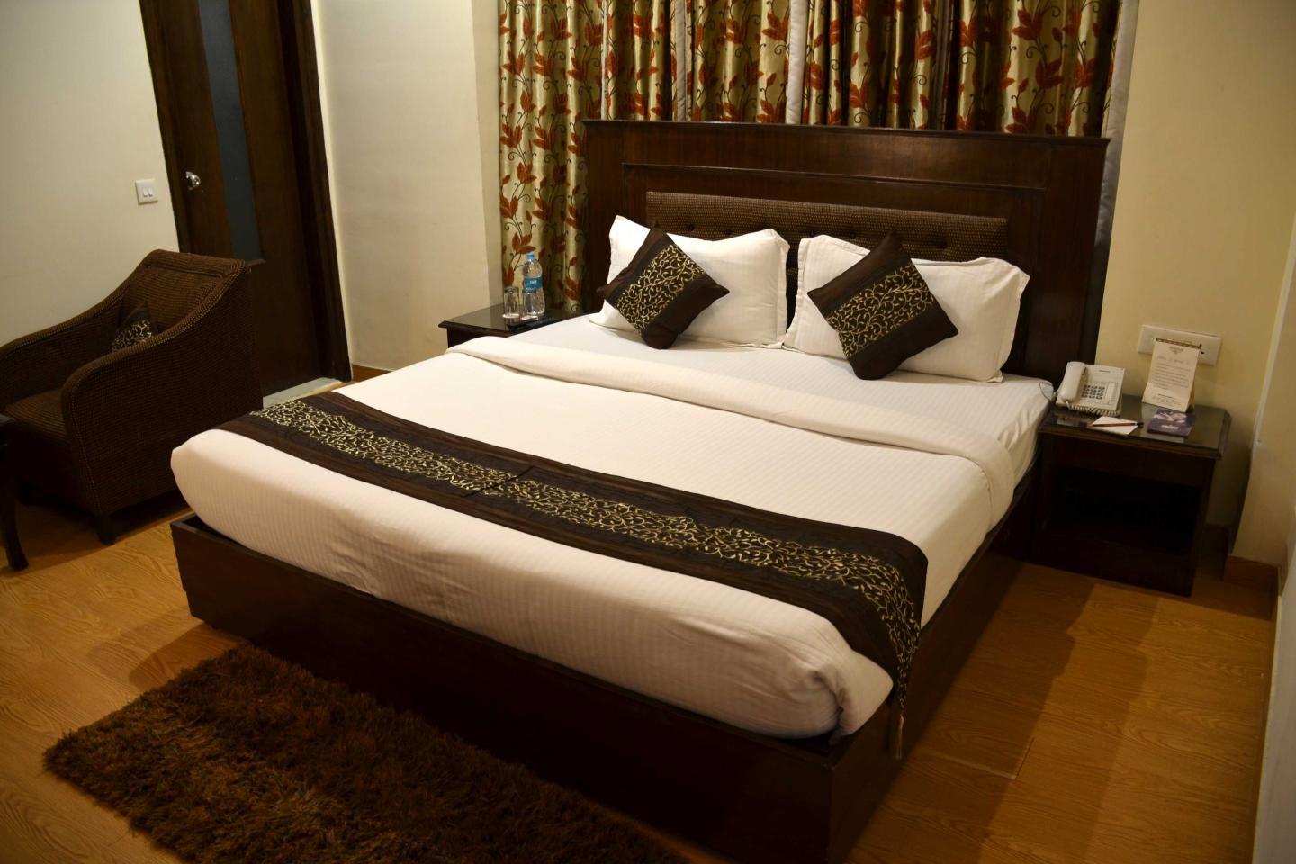 Deventure Hotel - Tap to explore photos