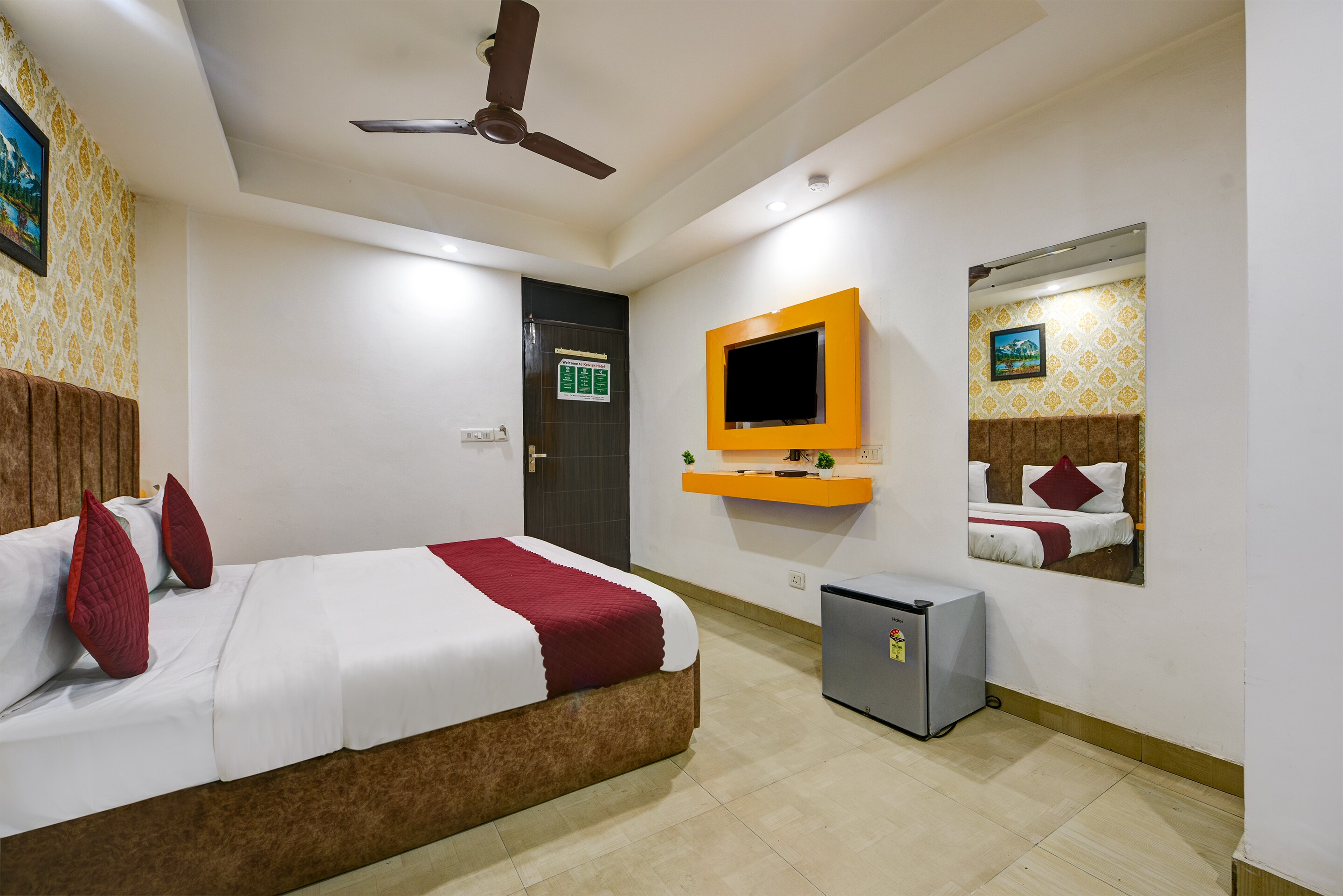Hotel Paras Mahipalpur - Tap to explore photos