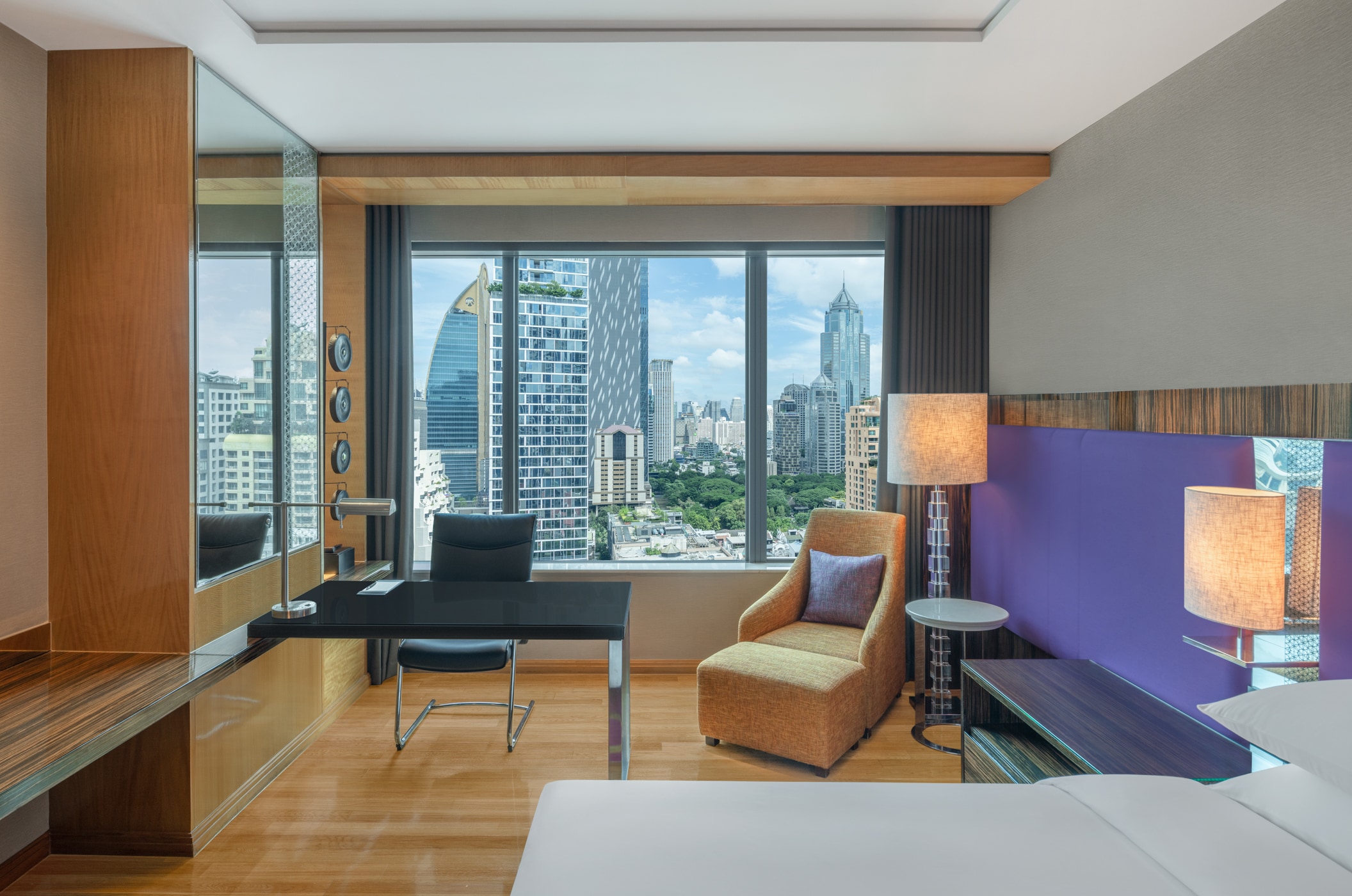 Renaissance Bangkok Ratchaprasong Hotel - Tap to explore photos