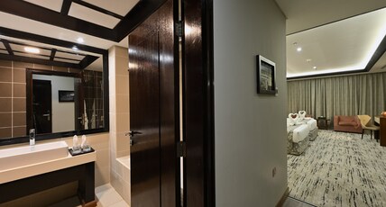 PAVILION PALACE HOTEL Room Type - Deluxe Twin Room