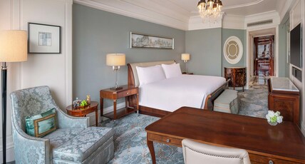 Waldorf Astoria Shanghai on the Bund by Hilton Room Type - KING DELUXE CITY VIEW ROOM
