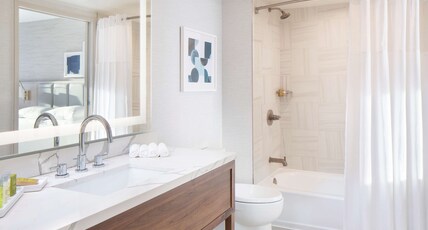 Hilton Santa Monica Hotel & Suites Room Type - 2 DOUBLE BEDS
