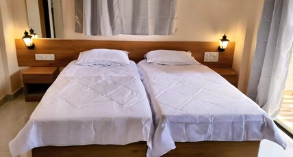 Raindrop Villa AC Deluxe Room 2 TV Mini fridge wt attached Bath Room Type - Bedroom