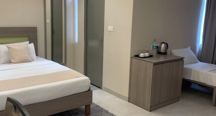 Raghav Residency Room Type - Deluxe Queen #1