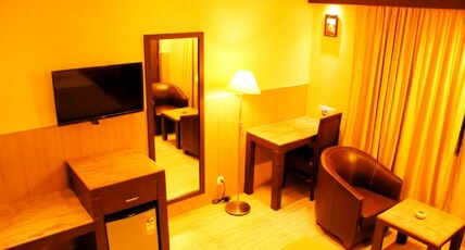 Yagappa Residency Room Type - Delux Room With Work Desk