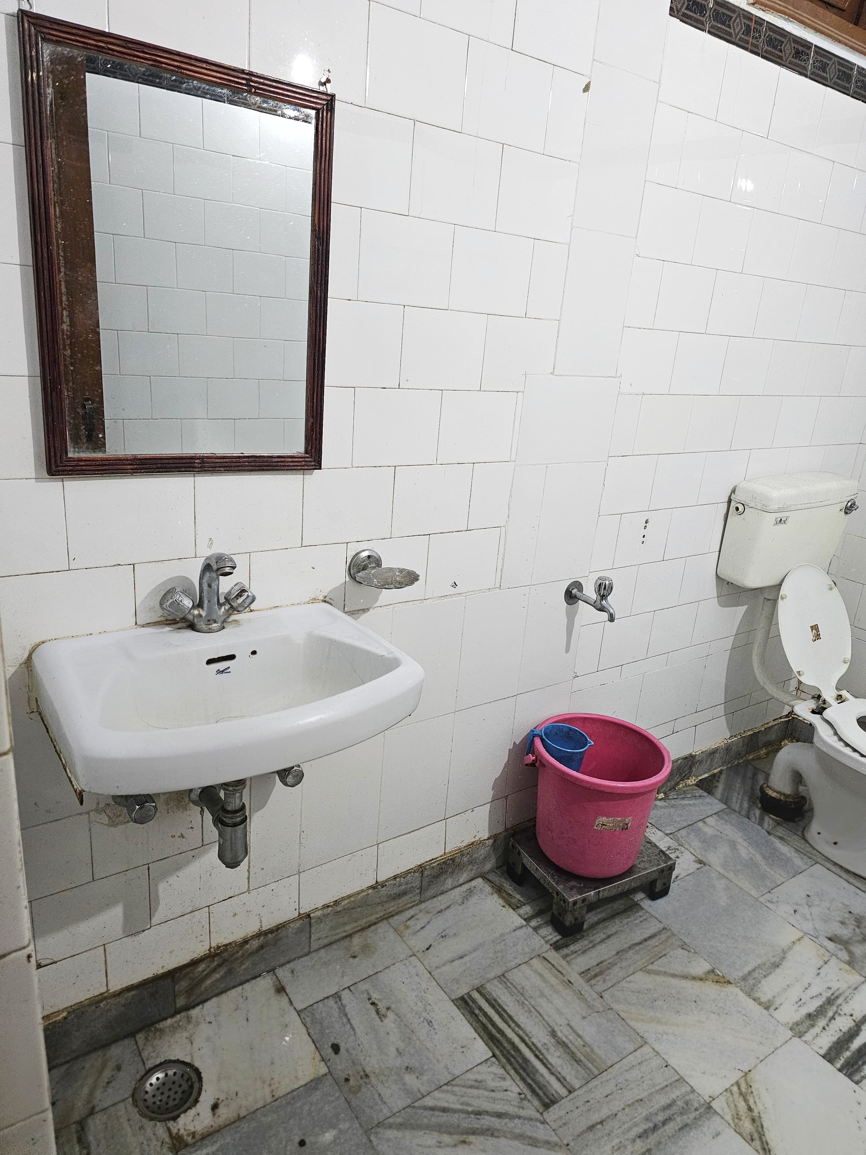 Hotel Shyam Almora - Tap to explore photos