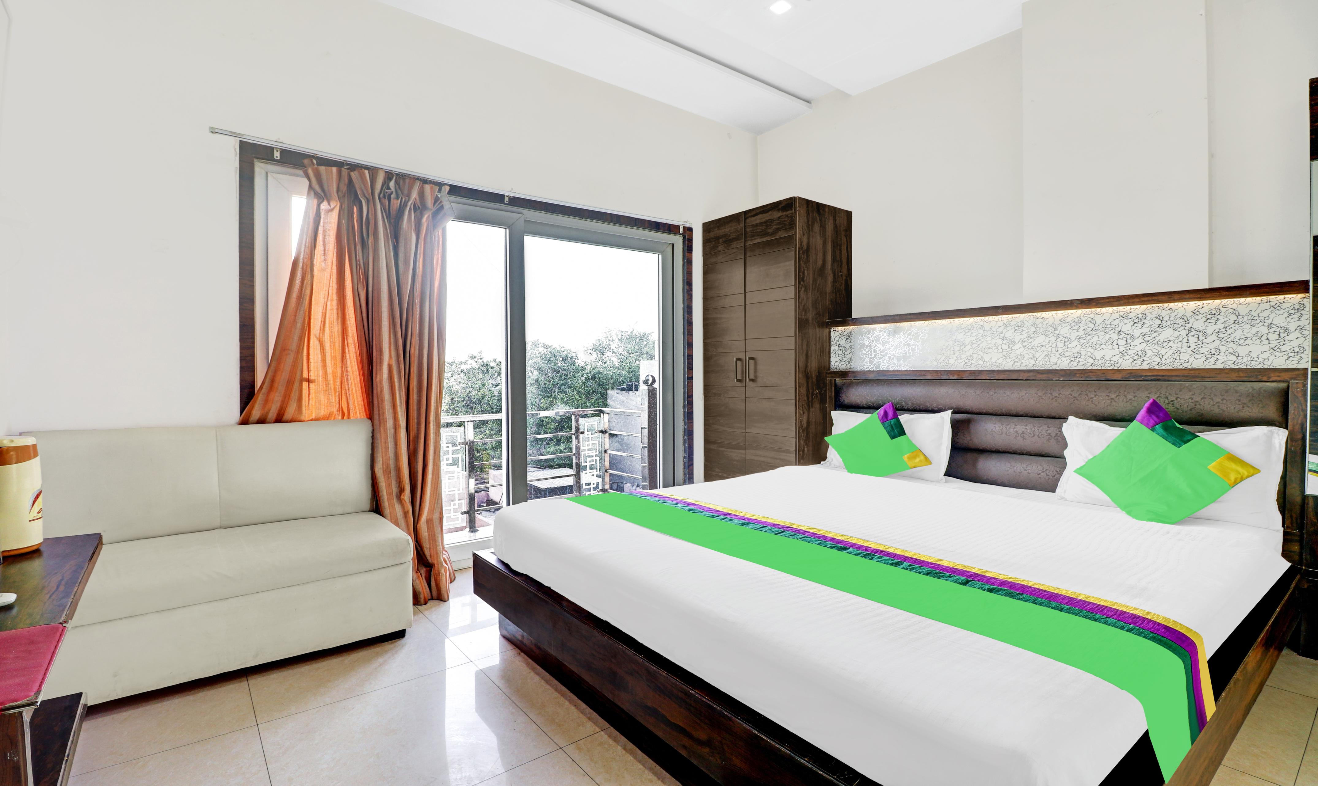 Itsy Hotels Anjali Mahal, 500 Mtrs From Mathura Railway Station - Tap to explore photos