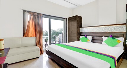 Itsy Hotels Anjali Mahal, 500 Mtrs From Mathura Railway Station Room Type - Deluxe Family Room