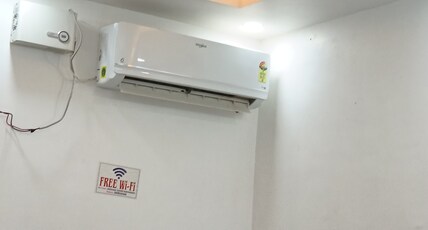 Karunanidhan palace Room Type - Luxury AC FAMILY ROOM 2