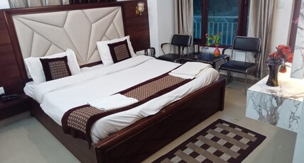 HOTEL THE OAK VALLEY Room Type - Deluxe Room HOTEL THE OAK VALLEY Room Type - Deluxe Room