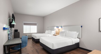 Garner Hotel PADUCAH WEST by IHG Room Type - 2 Queen Suite Mobility Accessible Tub