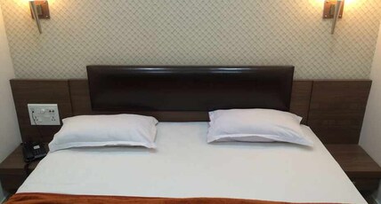 Hotel Holiday Palace & Tarang Restaurant Room Type - Classic Room