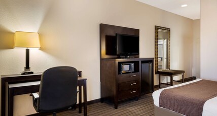 Best Western Plus Houma Inn Room Type - 1 King Bed, Non-Smoking, High Speed Net, Coffee Maker, Microwave And Refrigerator, Hairdryer, Iron, Best Western Plus Houma Inn Room Type - 1 King Bed, Non-Smoking, High Speed Net, Coffee Maker, Microwave And Refrigerator, Hairdryer, Iron,