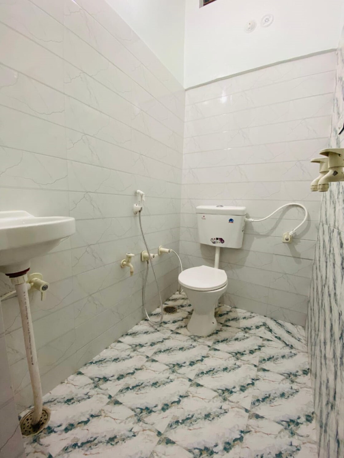Dhanwantri Niwas Guest House - Tap to explore photos