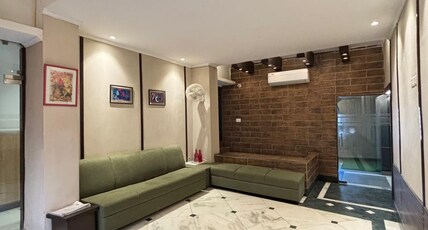 Status Business Hotel The Mall Room Type - Executive Room