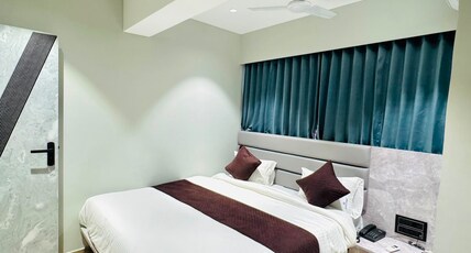 Hotel Shivay Paldi Room Type - Deluxe Room Hotel Shivay Paldi Room Type - Deluxe Room