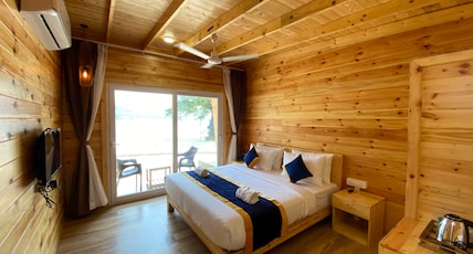 RiverCoast Resort Room Type - Luxury Wooden Cottage with River View RiverCoast Resort Room Type - Luxury Wooden Cottage with River View