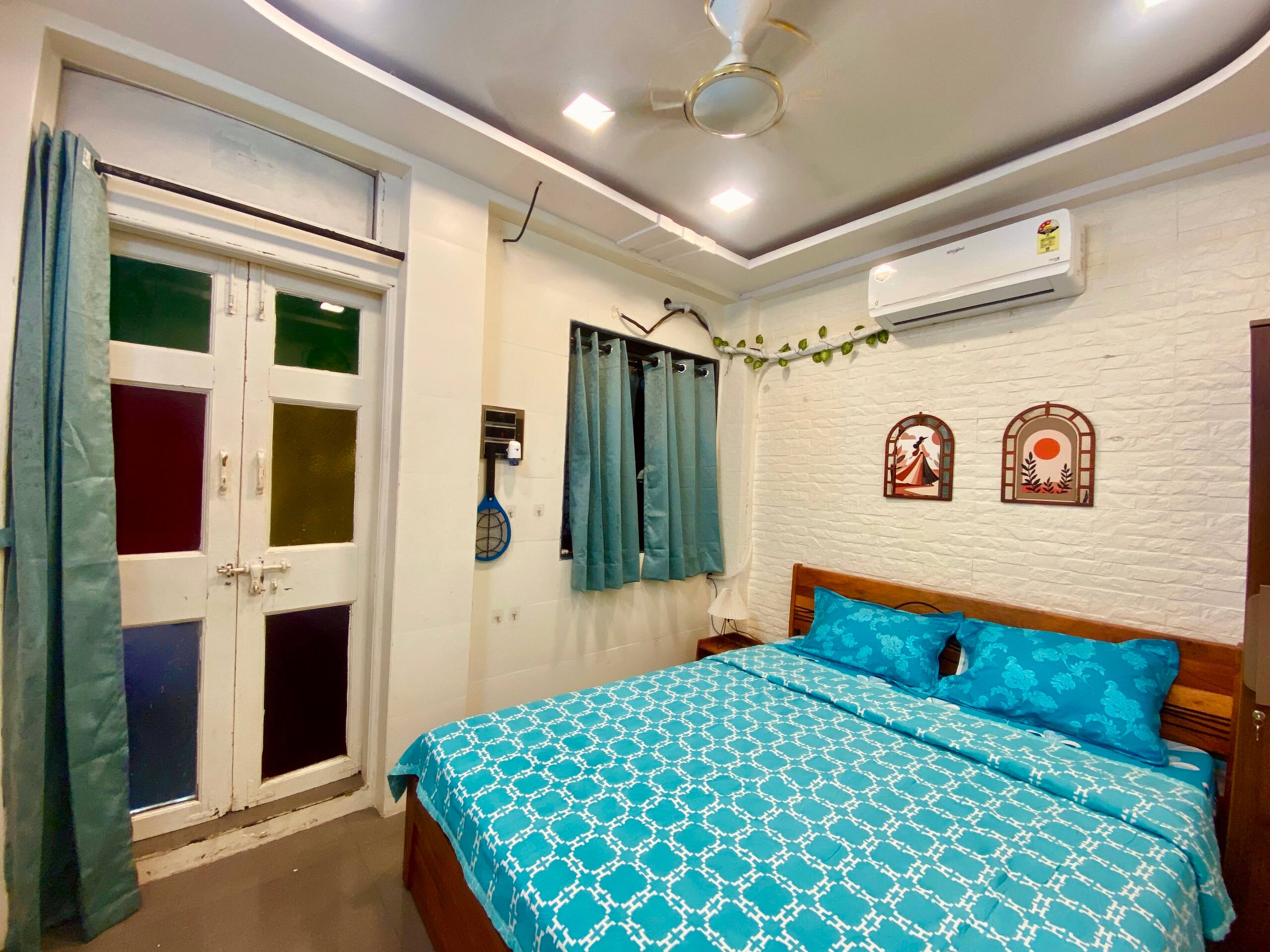 Cozy Bandra 1BHK, Carter Rd by Trivana Haven Stays - Tap to explore photos