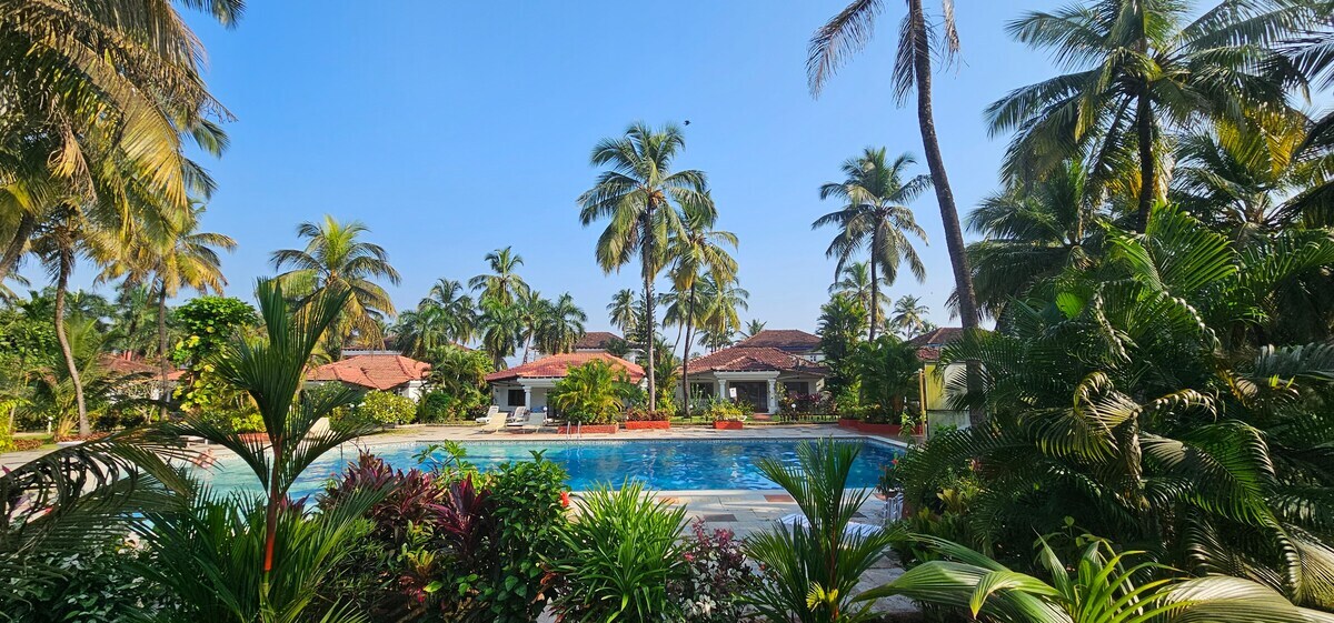 Grand 4BHK Luisa by the Sea - Tap to explore photos