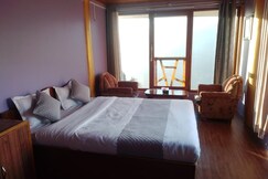 The Silver Tip - A Tea Boutique Farmstay