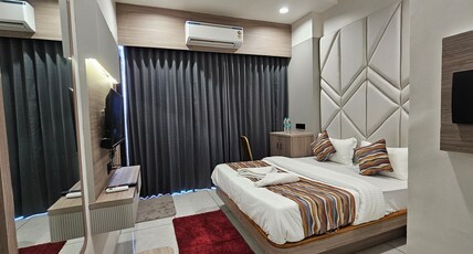 Hotel Acme Sky Room Type - Deluxe Room With City View